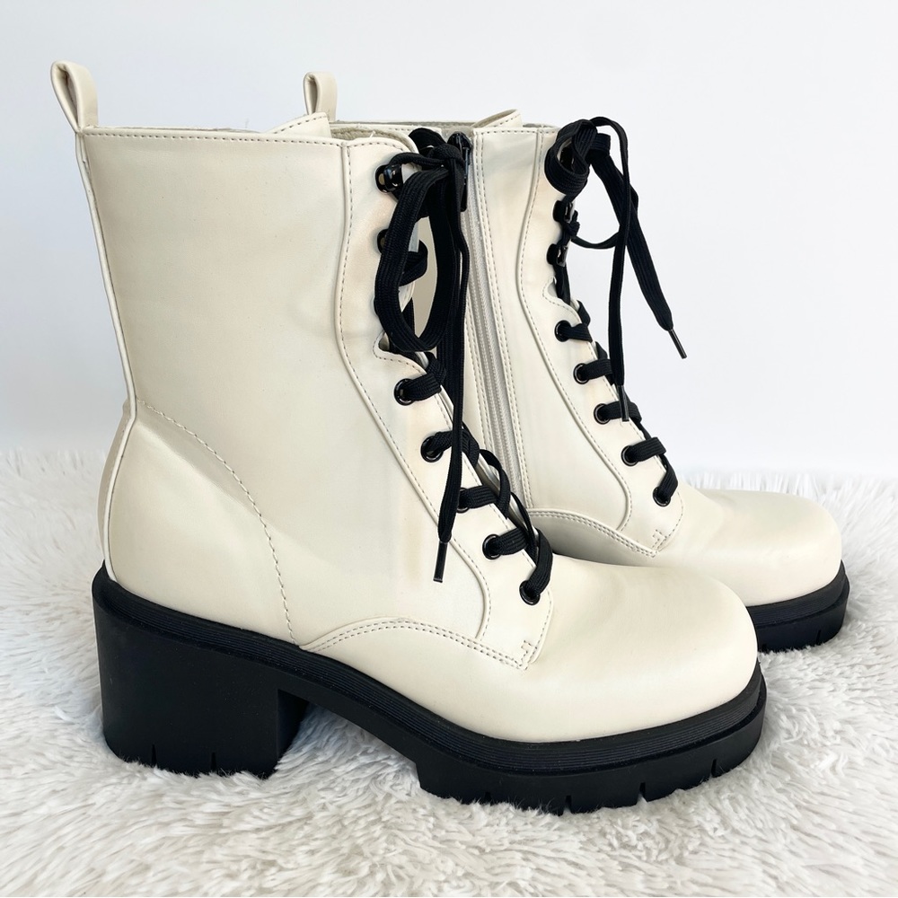 9.5 Nine West off-white cream and black combat Moto Moto boots